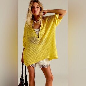 We the Free Surf's up Tee Yellow Size Small NWT